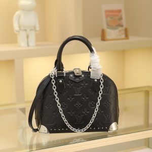 19 x 11 x 22 cm (height x width x length)